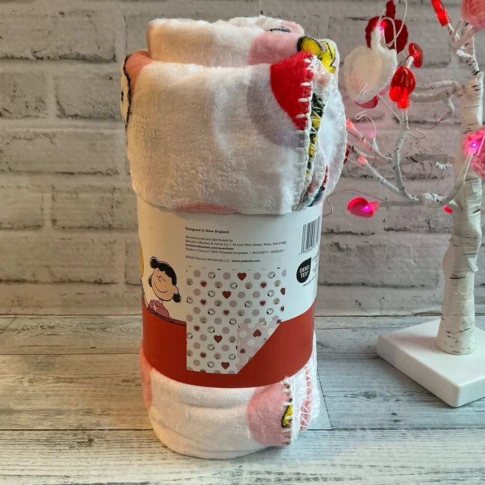Berkshire Peanuts Snoopy And Woodstock Heart Polka Dot Reversible Throw